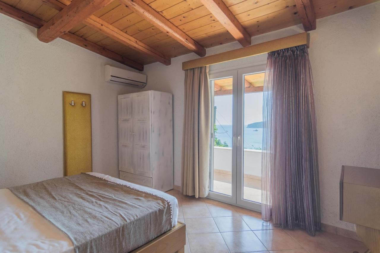 Villa Theodora View Apartments Polimnia อายีโอส เยออร์ยิโอส ปากอน ภายนอก รูปภาพ