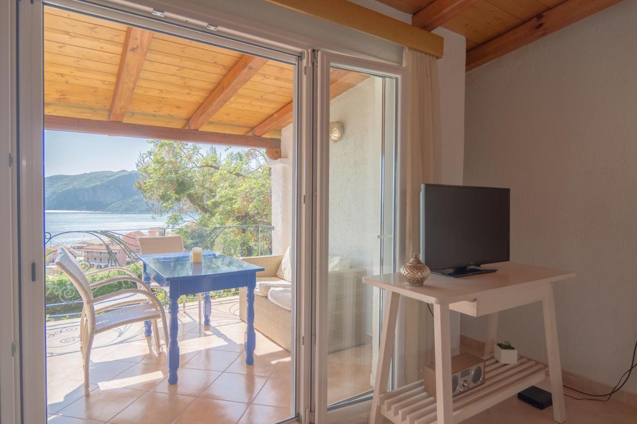 Villa Theodora View Apartments Polimnia อายีโอส เยออร์ยิโอส ปากอน ภายนอก รูปภาพ